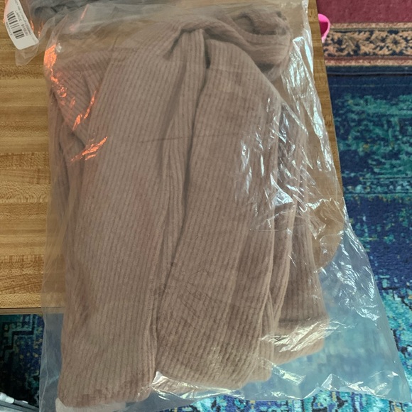 Dance Class Fuzzy Rib Stirrup Legging in MOCHA//LARGE - Picture 3 of 3